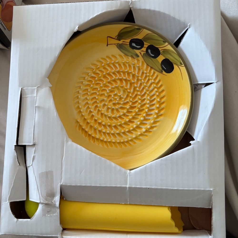 NEW As Seen On TV Yellow Olive Grater Mate Garlic/Cheese Peeler and Puree Set